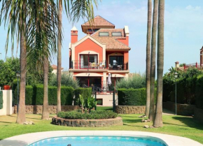 Family Villa in private Urbanisation with large community pool